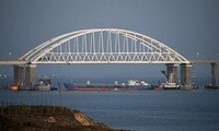 Rusia membuka kembali Selat Kerch di dekat Krimea