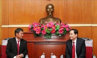 Mempererat hubungan kerjasama antara dua organisasi Front Vietnam – Laos