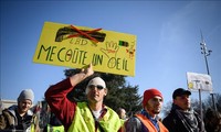 Demonstrasi “Rompi kuning” di Lapangan Negara-Negara di Swiss