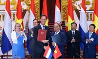 Membawa hubungan kemitraan komprehensif  Vietnam-Belanda berkembang intensif, ekstensif dan dinamis pada waktu mendatang