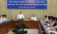 PM Nguyen Xuan Phuc melakukan temu kerja dengan Pemimpin Kota Ho Chi Minh