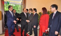 PM Vietnam, Nguyen Xuan Phuc mengunjungi Kedutaan Besar Vietnam di Tiongkok