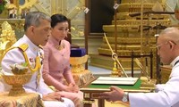 Raja Thailand memberikan gelar Permaisuri baru tiga hari sebelum upacara kenaikan takhta