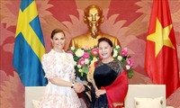 Ketua MN Vietnam, Nguyen Thi Kim Ngan menerima Putri Mahkota Swedia, Victoria Ingrid Alice Desiree 
