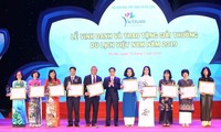 Deputi PM Vu Duc Dam menghadiri upacara memuliakan dan menyampaikan Hadiah Pariwisata Vietnam 2019