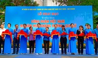 Pameran foto “Serikat Buruh Vietnam – 90 tahun satu penggalan jalan bersejarah”