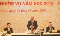 PM Nguyen Xuan Phuc menghadiri Konferensi menggelarkan tugas tahun ajar 2019-2020