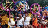 Mengadakan kegiatan-kegiatan Festival Medio Musim Rontok untuk anak-anak di banyak daerah