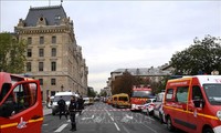 Penyerang polisi di Paris punya pikiran ekstrim
