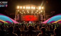 Memperkenalkan festival musik bertaraf internasional yang diadakan di Vietnam