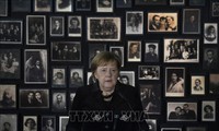 Kanselir Jerman A. Merkel Untuk Pertama Kalinya Mengunjungi Kamp Konsentrasi Auschwitz