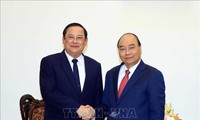 PM Nguyen Xuan Phuc Menerima Deputi PM, Menteri Perencanaan dan Investasi Laos