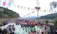  Festival Melempar “Bola Con” dari Tiga Negeri Vietnam-Laos-Tiongkok: Warna-Warni Persahabatan