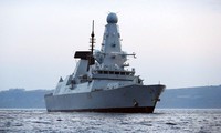 Angkatan Laut Inggris Mengawal Kapal Dagang Lewat Selat Hormuz