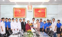 Peringatan ultah ke-65 Hari Dokter Vietnam: Memberikan Penghargaan Pham Ngoc Thach kepada 28 dokter muda