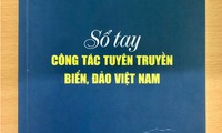 Menerbitkan buku sosialisasi laut dan pulau Vietnam