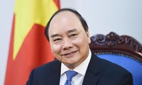  PM Nguyen Xuan Phuc menjawab interviu kalangan pers asing tentang pekerjaan mencegah dan menanggulangi wabah Covid-19 di Vietnam