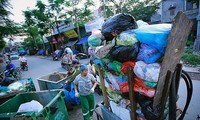 Memperkuat pengelolaan limbah keras dan sampah plastik