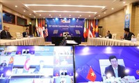 Pers Laos memberitakan secara menonjol konferensi-konferesni ASEAN