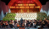 Program Kesenian dengan tajuk: “75 tahun kejayaan Pasukan Keamanan Publik Rakyat  Vietnam”