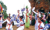Perkenalan Sepintas tentang Tradisi-Tradisi yang Unik dan Langka di kalangan etnis Cham