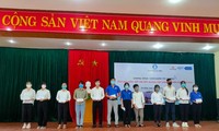 Kota Da Nang memberikan beasiswa kepada para mahasiswa miskin