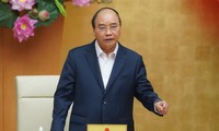 PM Nguyen Xuan Phuc Mengirimkan Tilgram Dinas tentang Pencegahan dan Penanggulangan Wabah Covid-19