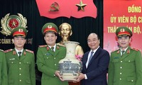 PM Nguyen Xuan Phuc Ucapkan Selamat Hari Raya Tet kepada Beberapa Unit Pasukan Keamanan Publik Rakyat