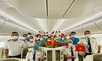Penerbangan Langsung Pertama pada 2021 Membawa Warga Vietnam dari AS Kembali ke Tanah Air
