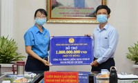Konfederasi Serikat Pekerja Vietnam Keluarkan Dana Lebih Dari 113 Miliar VND untuk Bantu Para Pekerja yang Terkena Dampak pada Gelombang Wabah Ke-4