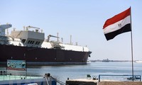 Terusan Suez Capai Omzet Rekor pada 2021