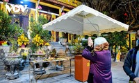 Pergi Ke Pagoda di Awal Tahun – Keindahan Budaya Tradisional Orang Vietnam