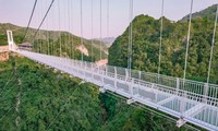 Perkenalan Sepintas tentang  Jembatan Gantung Kaca Terpanjang di Dunia di Provinsi Moc Chau, Vietnam Utara dan Situasi BBM di Vietnam dalam Konteks Pertempuran antara Rusia dan Ukrain