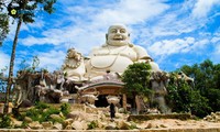 Perkenalan Sepintas tentang Patung Buddha Maitreya Terbesar di Asia dan Perayaan Hari Yoga Internasional di Vietnam