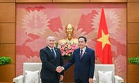 Lebih Memperdalam Hubungan Persahabatan Tradisional dan Kerja Sama Multifaset antara Vietnam dan Rumania