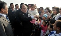 Parlamentspräsident Nguyen Sinh Hung besucht die Stadt Haiphong