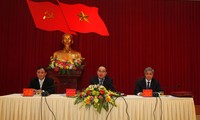 Vize-Premierminister Nguyen Thien Nhan beglückwünscht die Lehrer in Yen Bai