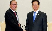 Premierminister Dung nimmt an Konferenzen im Rahmen des ASEAN-Gipfels teil