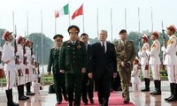 Italienischer Verteidigungsminister besucht Ho Chi Minh Stadt