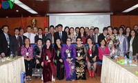 Treffen mit Vertretern der Auslandsvietnamesen in Hanoi
