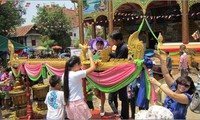 Spitzenpolitiker Vietnam beglückwünschen Laos zu seinem Fest Bunpimay