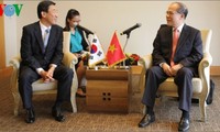 Parlamentspräsident Nguyen Sinh Hung trifft Südkoreas Investoren