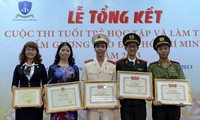 Preisverleihung des Wettbewerbs “Jugendliche lernen und arbeiten nach dem Vorbild Ho Chi Minhs”