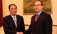 Vertreter der Vaterländischen Front Vietnams besuchen Laos