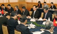 Premier Nguyen Tan Dung nimmt an hochrangigen Konferenzen in Japan teil