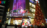 Hanoi leuchtet zu Weihnachten