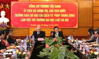Staatspräsident Truong Tan Sang besucht Jurahochschule Hanoi