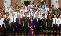 Parlamentspräsident nimmt am Schuljahresabschluss des Verteidigungsinstituts teil
