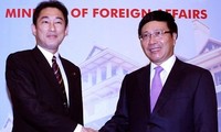 Vize-Premierminister, Außenminister Pham Binh Minh führt Gespräche mit Japans Außenminister