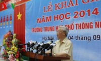 KPV-Generalsekretär Nguyen Phu Trong ist zu Gast bei Feier zum neuen Schuljahr in Hanoi